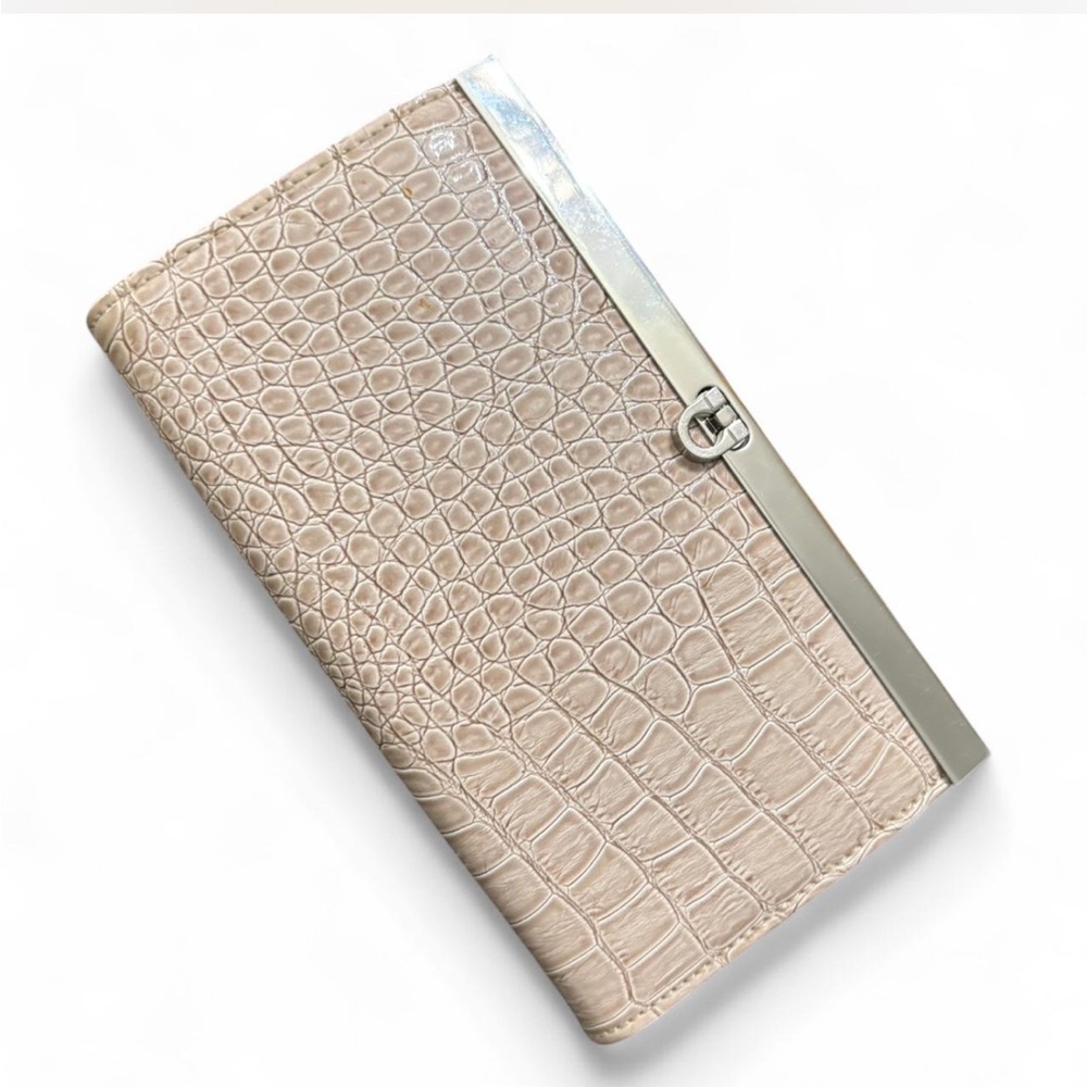 Elegant Tan Crocodile-Embossed Clutch